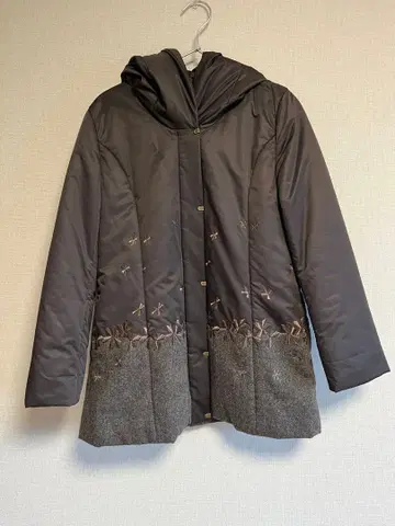 목이 따뜻한 트위드 자수 디자인 하프 코트 레리안