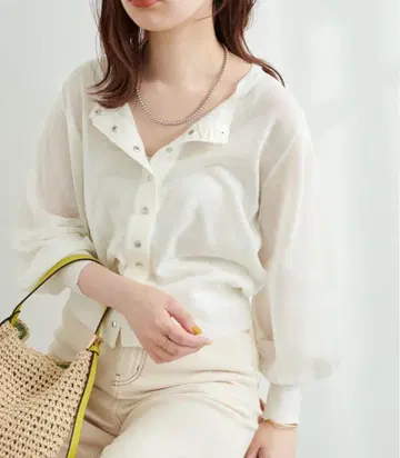 도트 단추 시어 가디건 화이트 아이보리