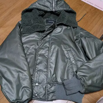 지나시스 아우터