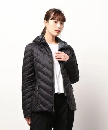 마이클코어스 MK 리버서블 블랙 다운 자켓 패커블