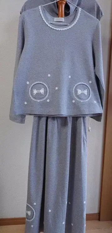 ANLICO 그레이 자수 스커트 셋업