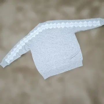 FLANDRE 그레이 긴팔 니트 V넥 레이스 장식