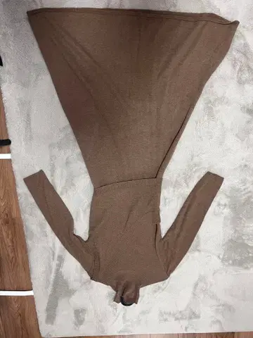 림아크 브라운 터틀 니트 롱 원피스 긴팔 뷔스티에 포함