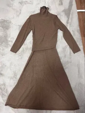 림아크 브라운 터틀 니트 롱 원피스 긴팔 뷔스티에 포함