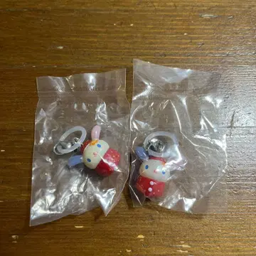 산리오 딸기 마크 액세서리 우사하나