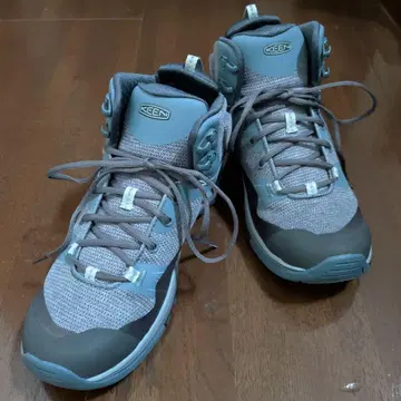 킨 트레킹 슈즈 23.5cm