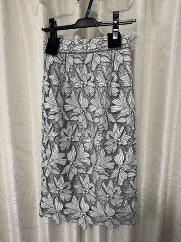 Apuweiser-riche 꽃무늬 타이트 스커트 사이즈 0