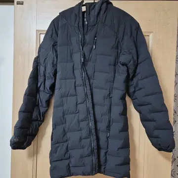 마운틴 하드웨어 블랙 다운 자켓