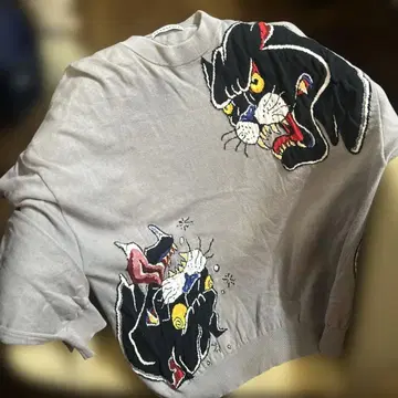 레어 FLAGSTUFF 블랙 타이거 자수 그레이 니트 스웨터 완판템