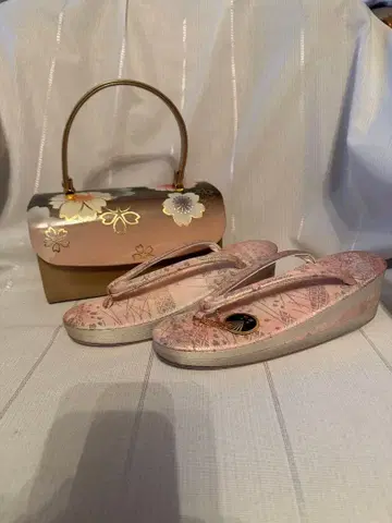 핑크 꽃무늬 조리와 골드 핸드백 세트 후리소데 도쿄 시바야마