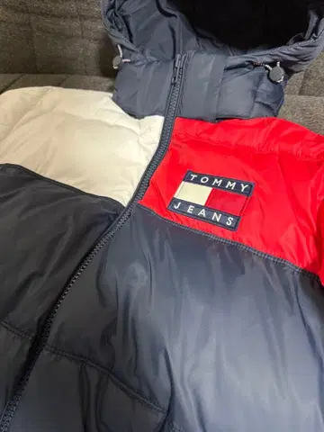 TOMMY JEANS 후드 부착 다운 자켓