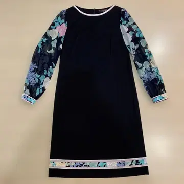 [미사용 새상품] 레오나르 무릎 기장 원피스