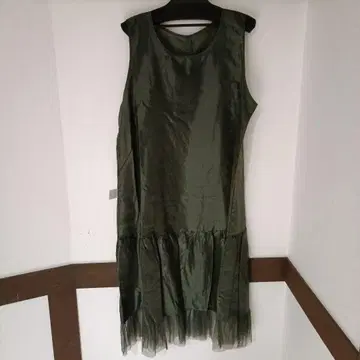 미사용 새상품 올리브 그린 슬리브리스 원피스