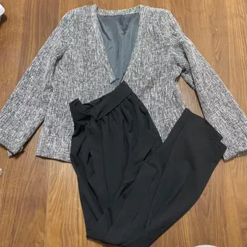 그레이 계열 노카라 V넥 자켓과 팬츠 세트