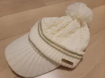 Callaway 화이트 니트 캡 폼폼 포함