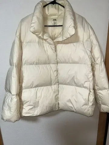 새상품급 유니클로 M 파우더 소프트 다운 자켓 화이트
