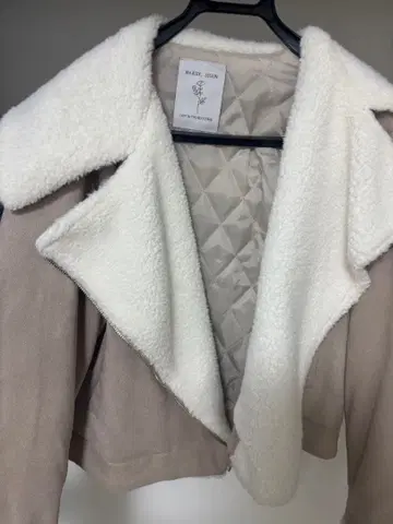 마제스틱 레곤 무스탕 코트