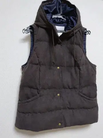 골든 베어 다크 브라운 후드 부착 다운 베스트