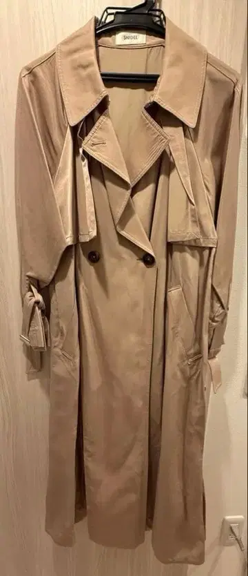 스나이델 베이지 글로스 트렌치코트