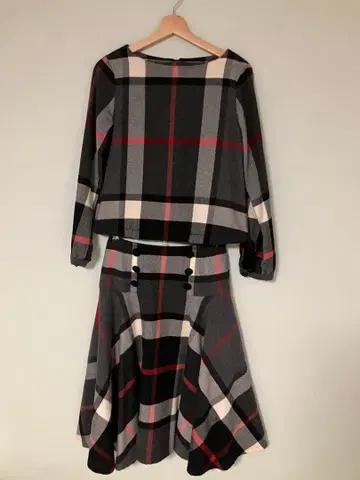 요크랜드 9호 체크 무늬 플레어 스커트 셋업