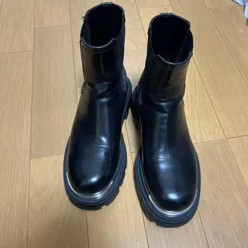ZARA 블랙 사이드 고어 부츠 통굽