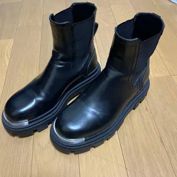 ZARA 블랙 사이드 고어 부츠 통굽