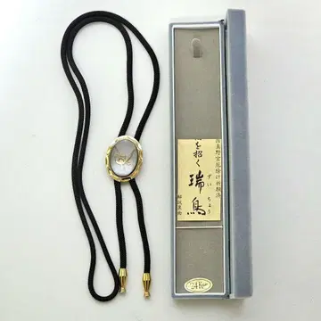 골드 컬러 새 모티브 루프 타이 레트로