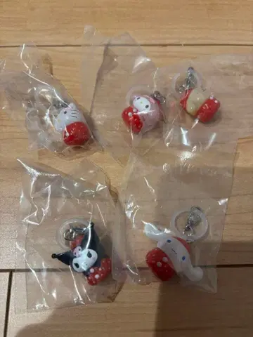 산리오 딸기 메지루시 액세서리