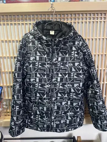 Quiksilver 후드 부착 패딩 자켓 XL
