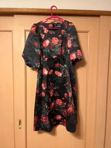 M'S GRACY 빨간 장미 블랙 원피스