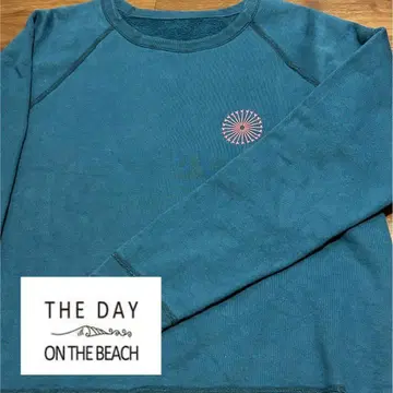 THE DAY ON THE BEACH 맨투맨 독특한 블루