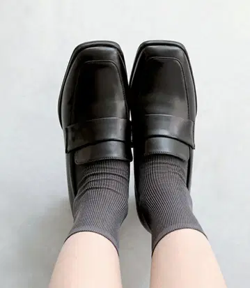 아프지 않은 미들힐 로퍼 새상품