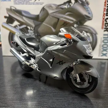혼다 CBR 1100WW 1/12