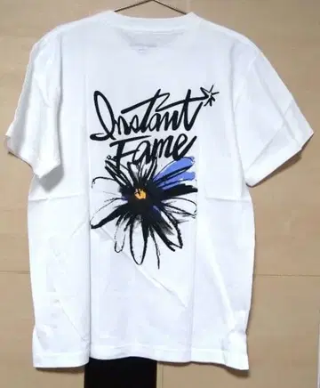 INSTANT FAME 티셔츠