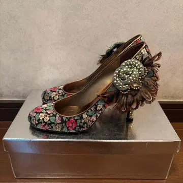 오데뜨 앤 오딜 꽃무늬 비쥬 힐 펌프스