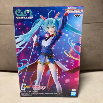 하츠네 미쿠 GUNDAM 45주년 콜라보 피규어