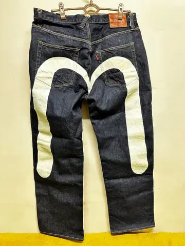 EVISU 2001 대흑 페인트 빅 카모메 데님 팬츠