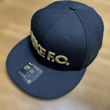Nike F.C. 블랙 캡 골드 자수