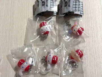 산리오 딸기 메지루시 액세서리