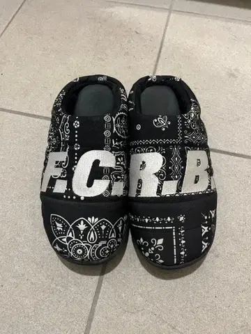 스브 SUBU F.C.R.B 콜라보 샌들