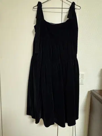 블랙 벨벳 숄더 리본 원피스