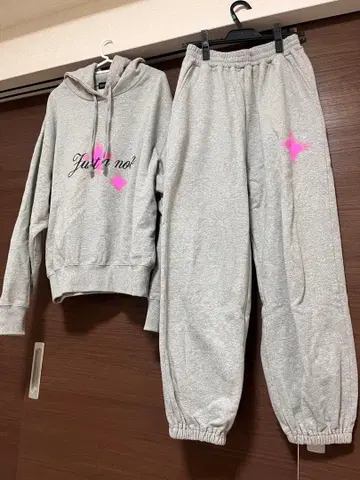 JUST A NOON 그레이 후드 부착 셋업