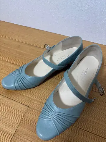 REGAL 스카이블루 스트랩 펌프스