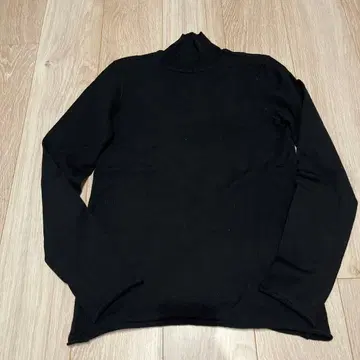 엠포리오 아르마니 블랙 터틀넥