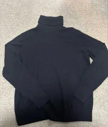 유니클로 캐시미어 100% 터틀넥 스웨터 블랙 니트