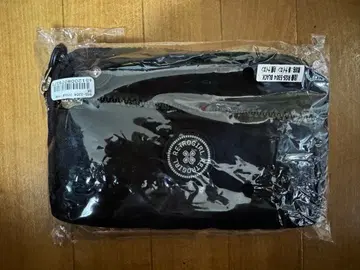 사선 크로스 파우치 지퍼 포함