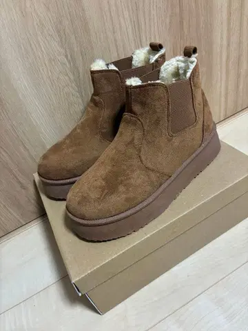 브라운 사이드 고어 스웨이드 어그 부츠 남성용 통굽