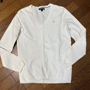 TOMMY HILFIGER 화이트 V넥 스웨터