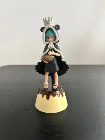 피규어 왕관 곰 귀 블랙 드레스