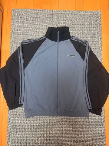 새상품 나일론 자켓 그레이/블랙 스포츠